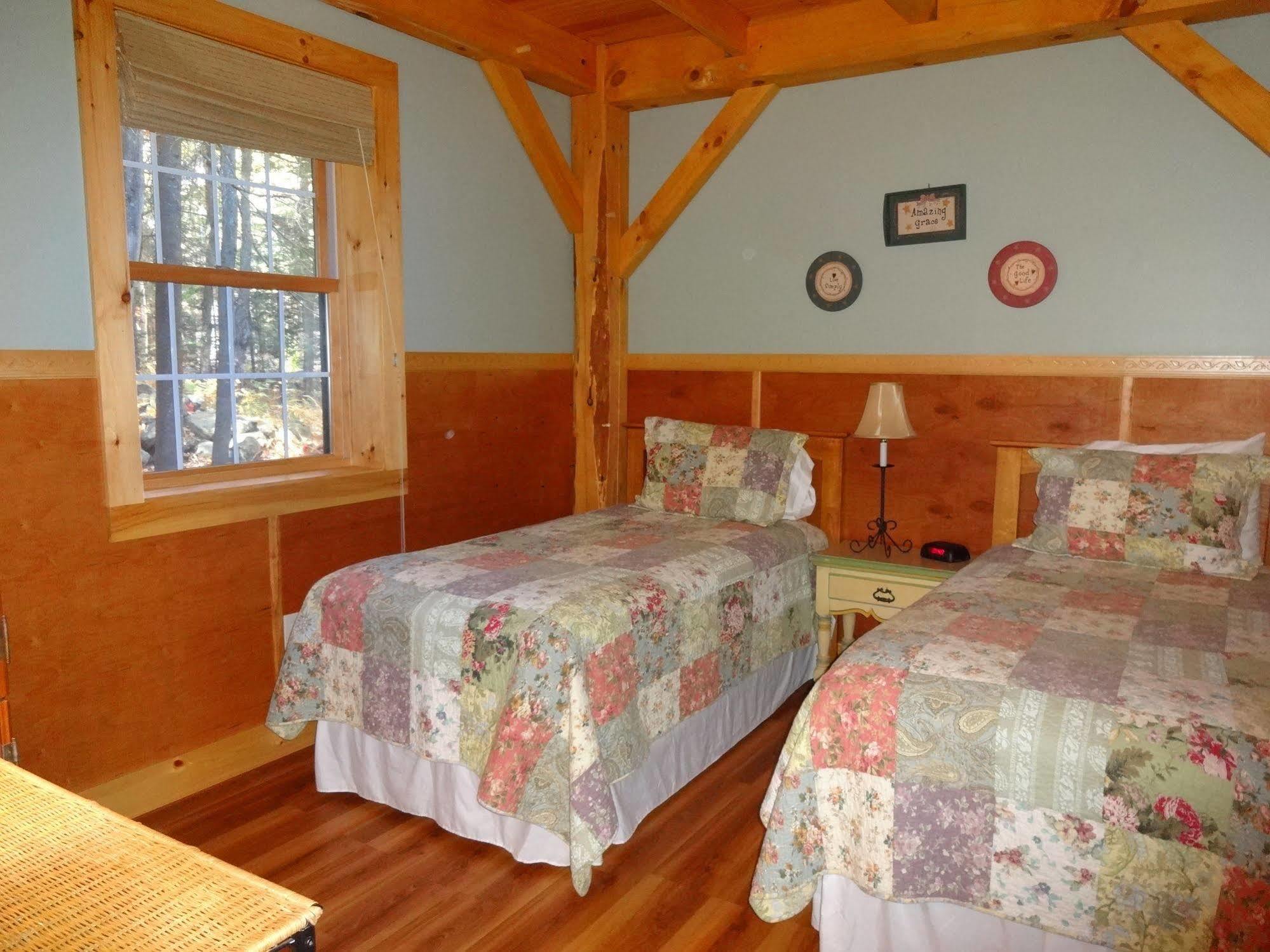 Robert Frost Mountain Cabins Middlebury Exterior photo